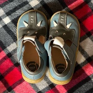 Excellent condition Livie and Luca Elephant shoes Sz 10